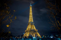 Torre Eiffel, espectáculo en el Moulin Rouge y crucero por el Sena