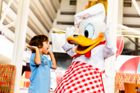 Cena con personajes de Disney en el restaurante Chef Mickey's