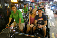 Recorrido nocturno en 'trishaw' por el barrio de Chinatown de Singapur