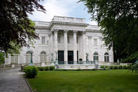 Newport Mansions and Waterfront Sightseeing Tour from Boston