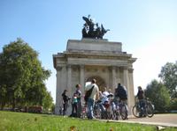 London Super Saver: Royal London Bike Tour plus Evening Walking Tour with Fish and Chips Dinner