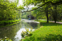 Private Tour: 2-Night Peak District Canal Boat Trip from Manchester