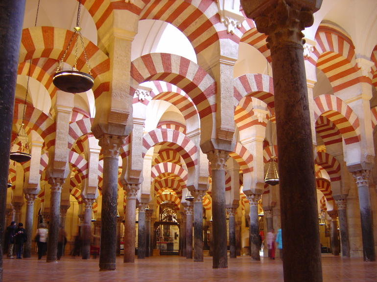 mosque-in-cordoba-spain-inside-photo_1467242-770tall.jpg