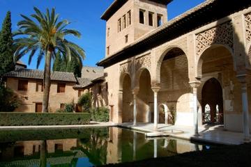 Granada Day Trip from Malaga, including the Alhambra Palace and Generalife Gardens
