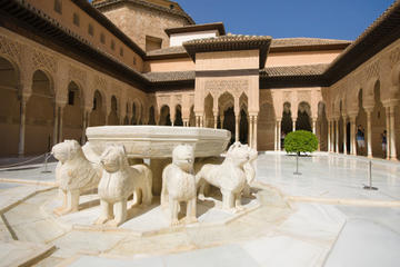 Malaga Super Saver: Morocco and Granada Day Trips Including Alhambra Palace and Generalife Gardens