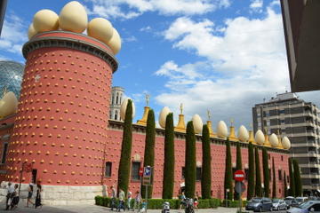 Private Tour: Salvador Dali Museum at Figueres and Girona Day Trip from Barcelona
