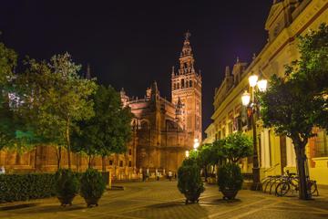 Santa Cruz Evening Walking Tour in Seville Including Tapas and Drinks