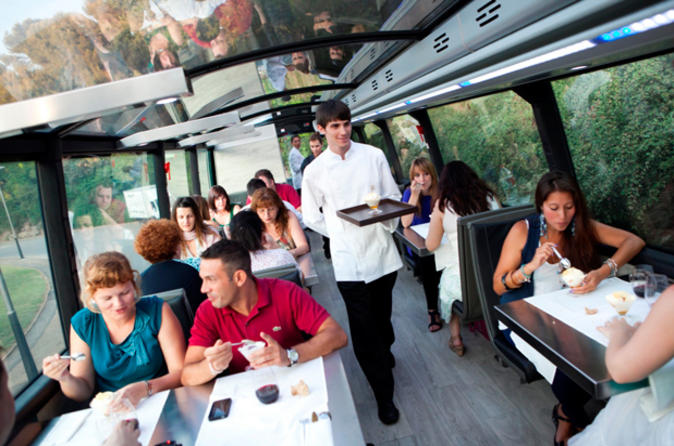 Barcelona Gourmet Dinner on a Deluxe Glass-Roof Bus