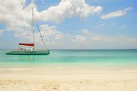Grand Cayman Catamaran Cruise with Snorkeling at Stingray Sandbar and Reef