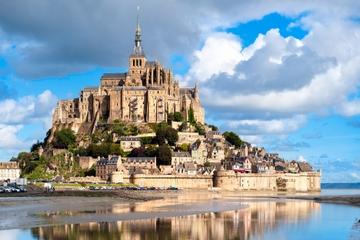 2-Day Mont St Michel and Chateaux Country Tour from Paris
