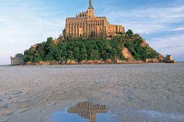 3-Day Mont St Michel and Chateaux Country Tour from Paris