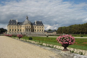 Fontainebleau and Vaux le Vicomte Small-Group Day Trip from Paris