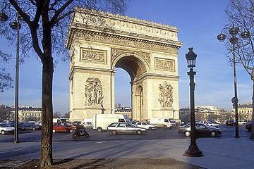 Paris City Tour by Minivan, Louvre Museum and Seine River Lunch Cruise