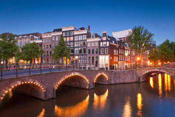 Amsterdam Canals Cruise with Freshly Prepared 4-Course Dinner
