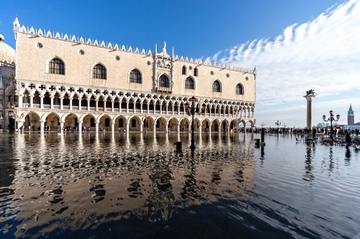 Skip the Line: Venice Walking Tour with Doges Palace