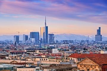 Milan Skyline and Modern Architecture Tour: Porta Nuova and Corso Como