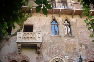 Verona and Lake Garda Day Trip from Milan