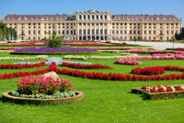 Empress Sisi Sightseeing Combo in Vienna Including Schonbrunn Palace, Hofburg Palace, Dinner and Orangery Concert