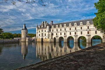 Small-Group Loire Valley Castles Day Trip from Paris