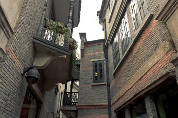 Small-Group Colonial Walking Tour: Shanghai French Concession
