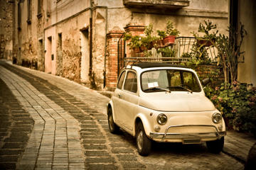 Private Tour: Self-Drive Vintage Fiat 500 Tour from Florence with Candlelit Dinner at a Tuscan Villa