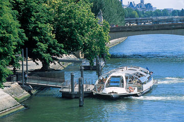 Seine River Hop-On Hop-Off Sightseeing Cruise in Paris