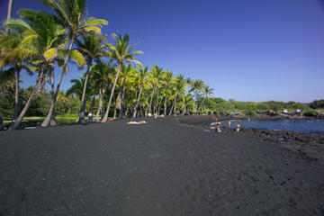 Big Island in One Day: Volcanoes, Waterfalls, Sightseeing, and History Small Group Tour
